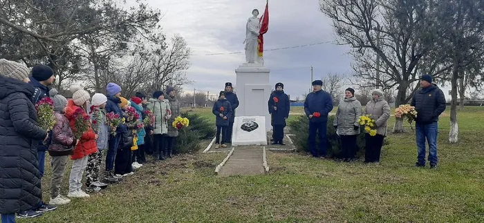 Церемония возложения цветов