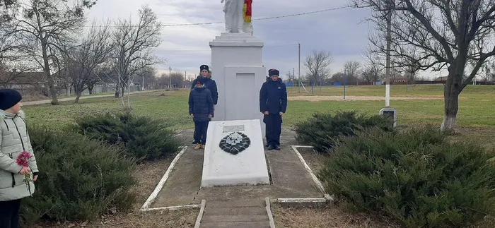 Церемония возложения цветов