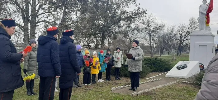 Церемония возложения цветов